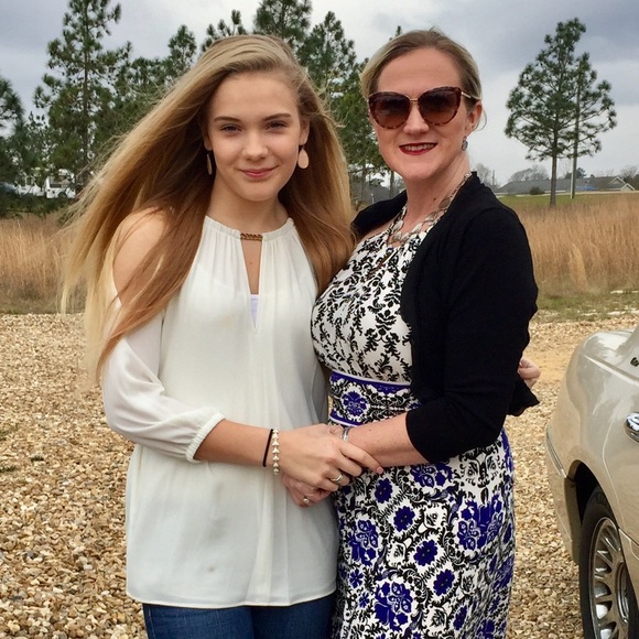 Meet your Posher, Leah - Picture 3 of 8